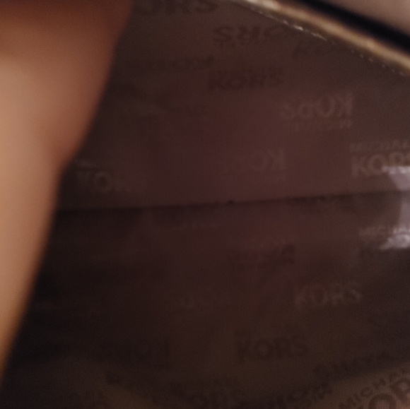 Limited Edition Micheal Kors holiday 2011 - Picture 4 of 5